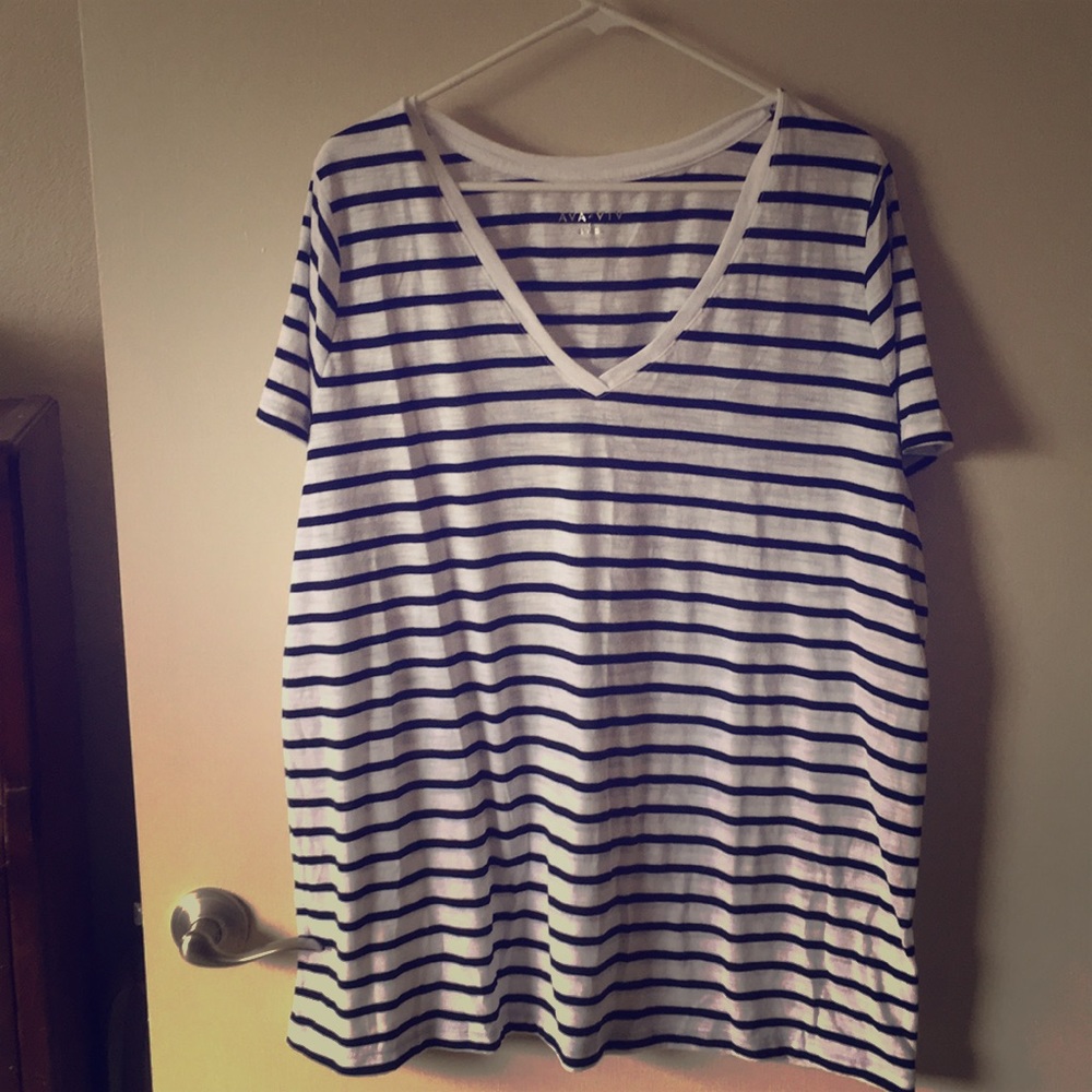 Ava Viv V-Neck